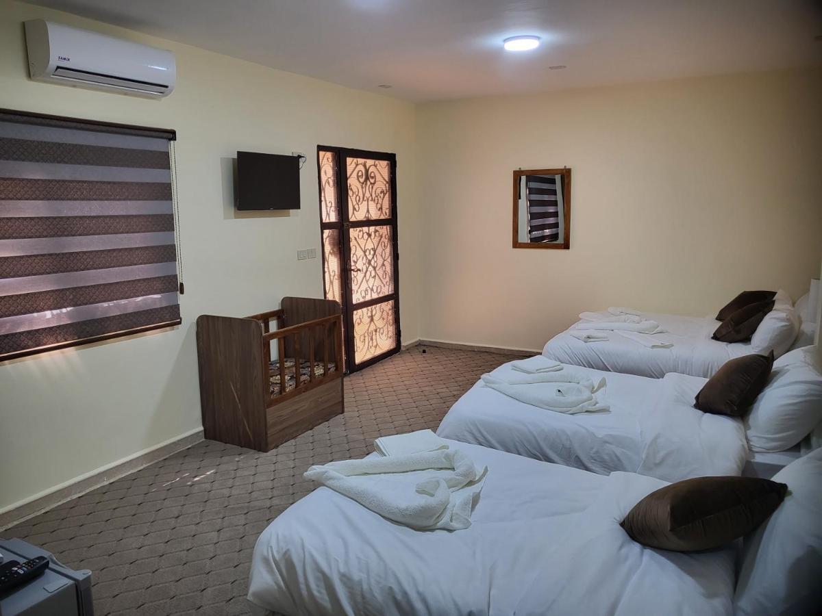 Petra Hills House Hostel Wadi Musa Buitenkant foto