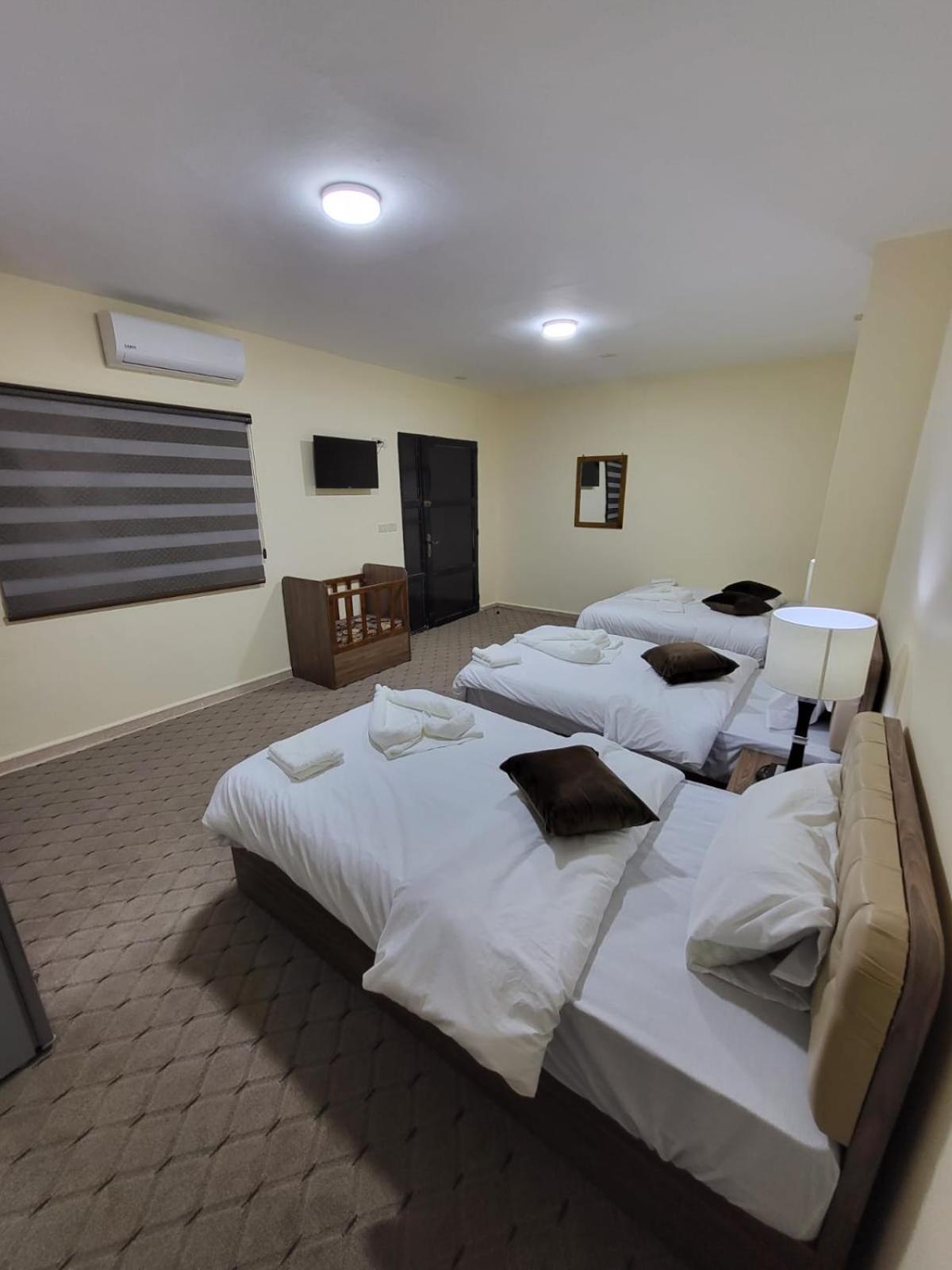 Petra Hills House Hostel Wadi Musa Buitenkant foto